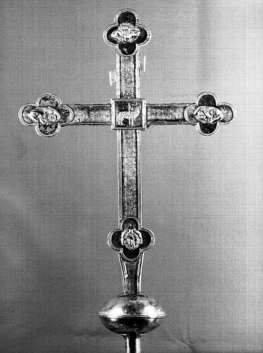 Croix processionnelle n° 3, en argent et vermeil (revers) : Noeud uni