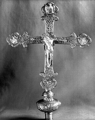 Croix processionnelle en cuivre doré argenté (avers) - © Ministère de la Culture (France), Médiathèque du patrimoine et de la photographie, diffusion RMN-GP