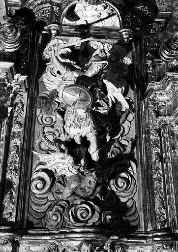 Retable de saint Michel, en bois sculpté peint et doré : Saint Michel (panneau central) - © Ministère de la Culture (France), Médiathèque du patrimoine et de la photographie, diffusion RMN-GP