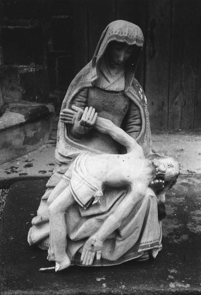 groupe sculpté : Vierge de Pitié, vue générale