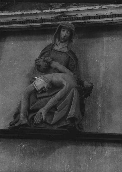groupe sculpté : Vierge de Pitié, vue générale
