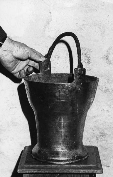 seau à eau bénite (seau à aspersion), vue générale - © Ministère de la Culture (France), Médiathèque du patrimoine et de la photographie (objets mobiliers), tous droits réservés