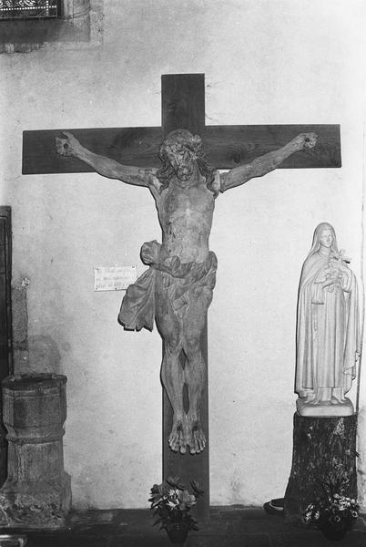 statue : Christ en croix, vue générale - © Ministère de la Culture (France), Médiathèque du patrimoine et de la photographie (objets mobiliers), tous droits réservés