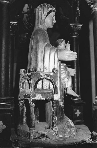 statue : Vierge en majesté, vue générale de profil