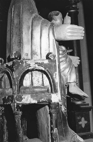 statue : Vierge en majesté, détail