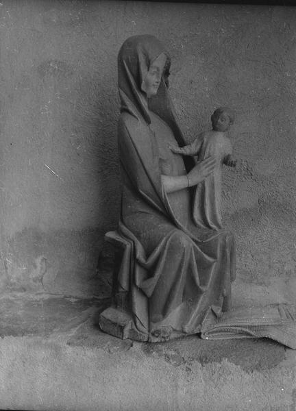 statue : Vierge à l'Enfant assise, vue générale