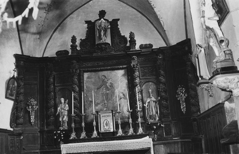 autel, retable, tableau : remise du rosaire à saint Dominique et sainte Catherine (la), statues (3) : Dieu le père, saint Laurent, saint Pierre (chapelle sud), vue partielle - © Ministère de la Culture (France), Médiathèque du patrimoine et de la photographie (objets mobiliers), tous droits réservés