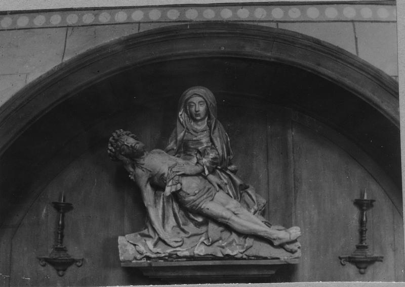 groupe sculpté : Vierge de Pitié, vue générale - © Ministère de la Culture (France), Médiathèque du patrimoine et de la photographie (objets mobiliers), tous droits réservés