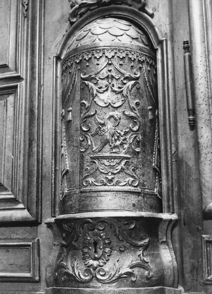 armoire de sacristie, détail