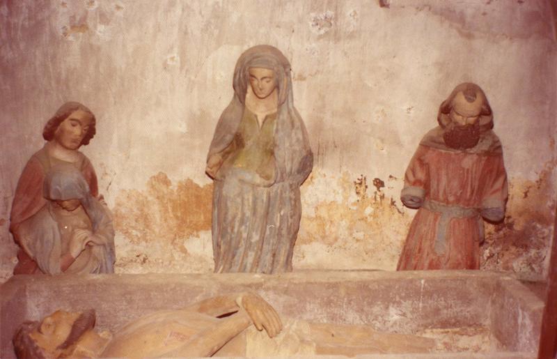 groupe sculpté : mise au tombeau, vue partielle