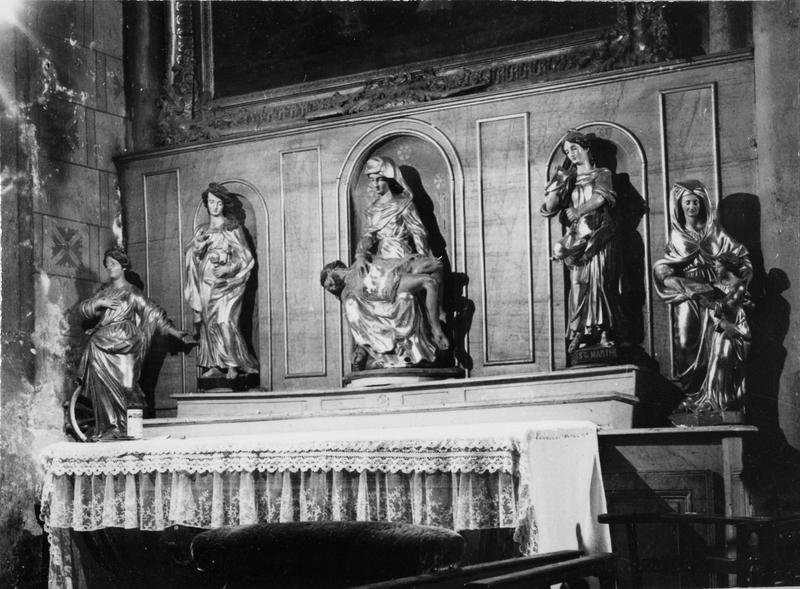 statues (5) : Vierge de Pitié, sainte Anne, sainte Marthe, sainte Catherine, sainte femme (une), vue générale - © Ministère de la Culture (France), Médiathèque du patrimoine et de la photographie (objets mobiliers), tous droits réservés