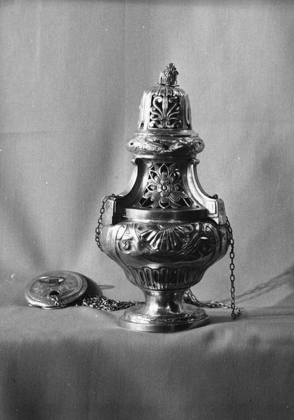encensoir, vue générale - © Ministère de la Culture (France), Médiathèque du patrimoine et de la photographie (objets mobiliers), tous droits réservés