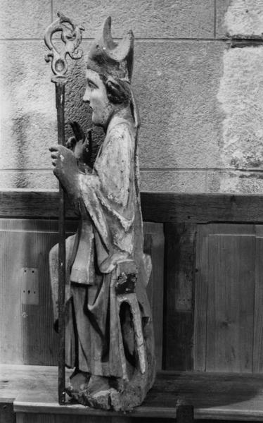 statue : saint Austremoine, vue générale de profil