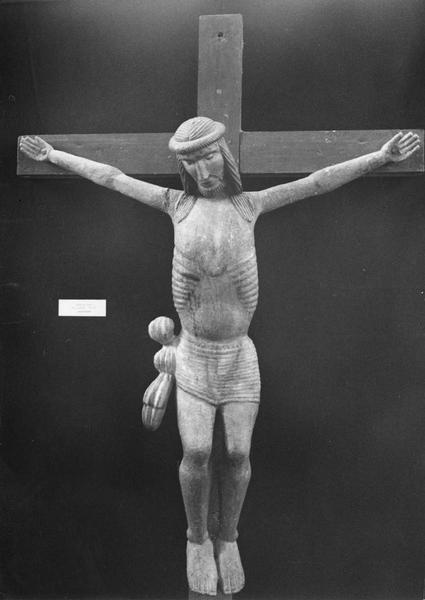 statue : Christ en croix, vue générale