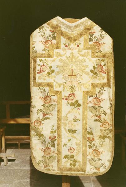 chasuble, vue générale - © Ministère de la Culture (France), Médiathèque du patrimoine et de la photographie (objets mobiliers), tous droits réservés