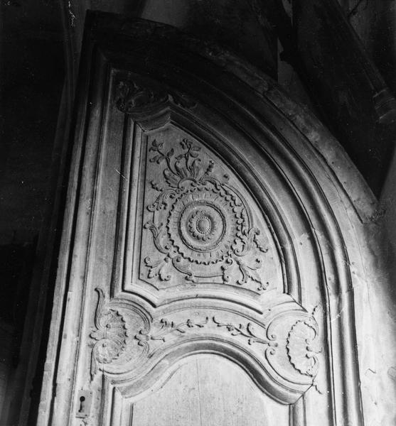 vantaux de la porte d'entrée, détail