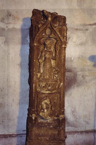 pilier de la lanterne des morts, vue générale - © Ministère de la Culture (France), Médiathèque du patrimoine et de la photographie (objets mobiliers), tous droits réservés