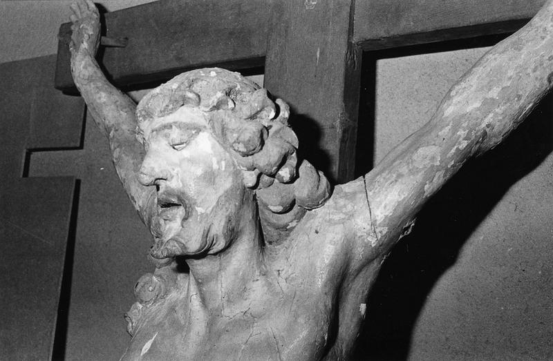 statue : Christ en croix, détail du visage - © Ministère de la Culture (France), Médiathèque du patrimoine et de la photographie (objets mobiliers), tous droits réservés