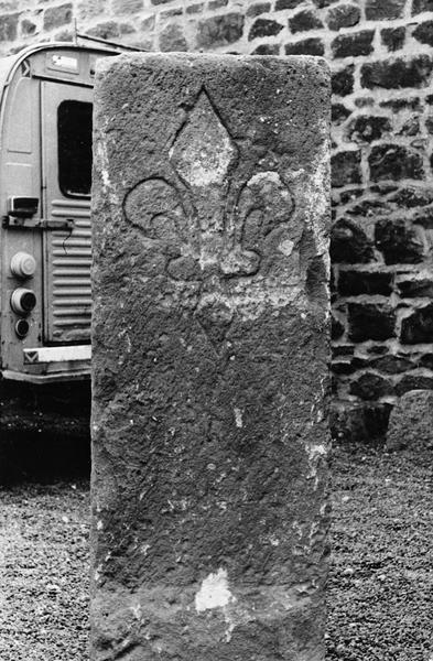 borne, vue générale - © Ministère de la Culture (France), Médiathèque  du patrimoine et de la photographie (objets mobiliers), tous droits réservés