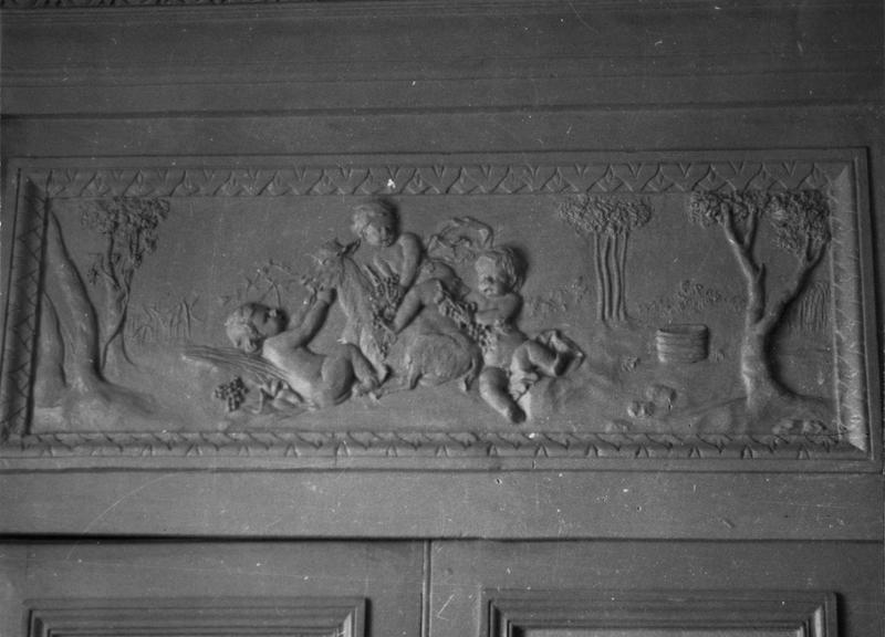 dessus-de-porte : l'automne, vue générale - © Ministère de la Culture (France), Médiathèque du patrimoine et de la photographie (objets mobiliers), tous droits réservés