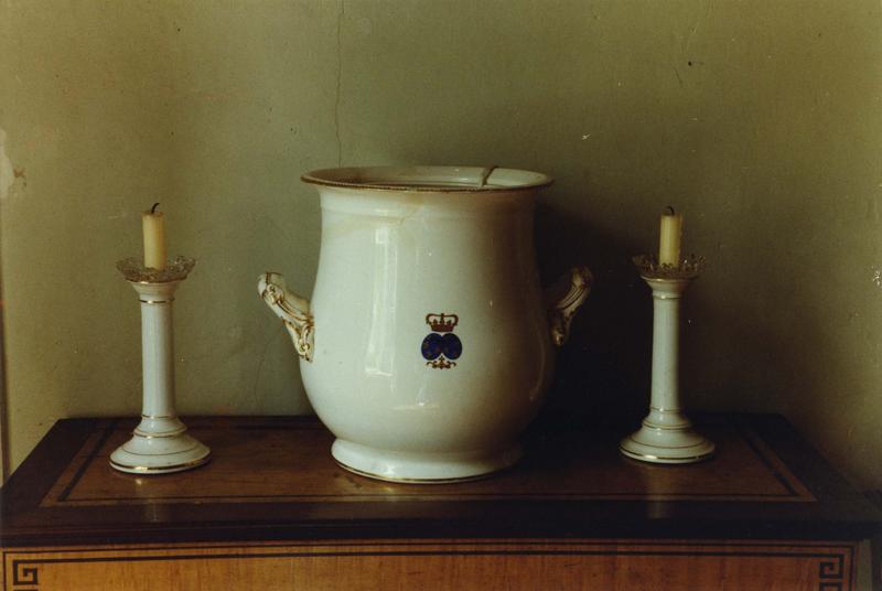 chandeliers (2, paire), vue générale ; soupière, vue générale
