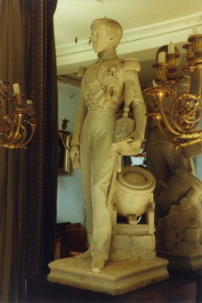 statue : Antoine de Montpensier, vue générale