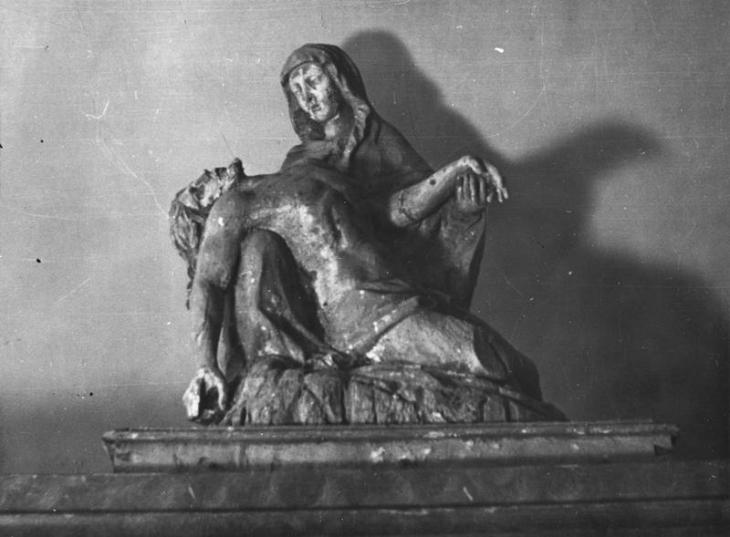 groupe sculpté : Vierge de Pitié, vue générale