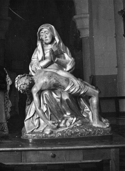 groupe sculpté : Vierge de Pitié, vue générale