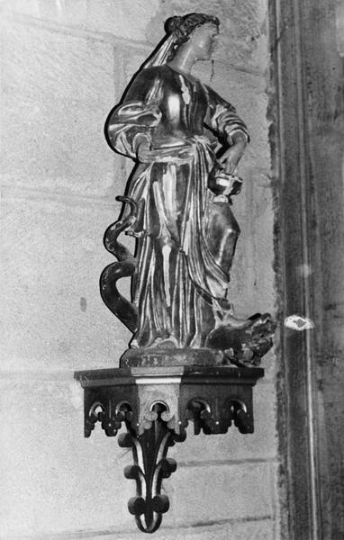 statue : sainte Marthe, vue générale