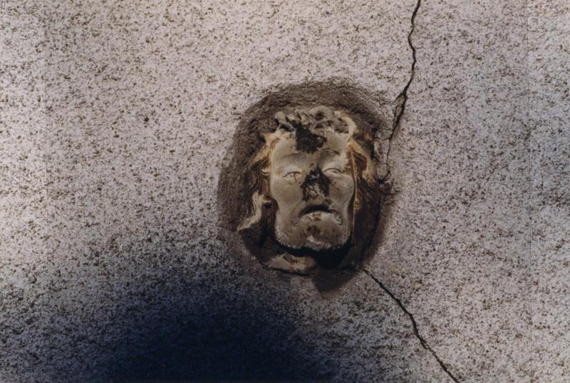 tête de Christ de Pitié couronné d'épines, vue générale