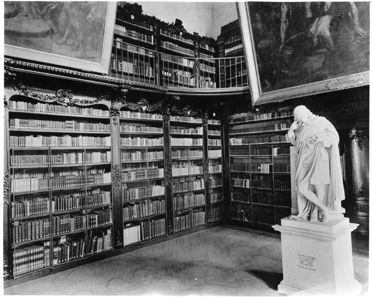 lambris de revêtement de la bibliothèque de Massillon, évêque de Clermont, vue partielle