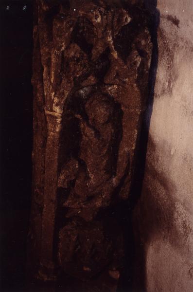 pilier de la lanterne des morts, vue partielle - © Ministère de la Culture (France), Médiathèque du patrimoine et de la photographie (objets mobiliers), tous droits réservés
