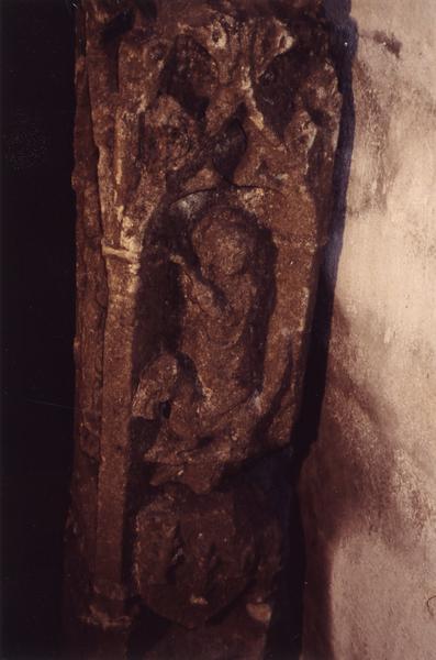 pilier de la lanterne des morts, vue partielle - © Ministère de la Culture (France), Médiathèque du patrimoine et de la photographie (objets mobiliers), tous droits réservés
