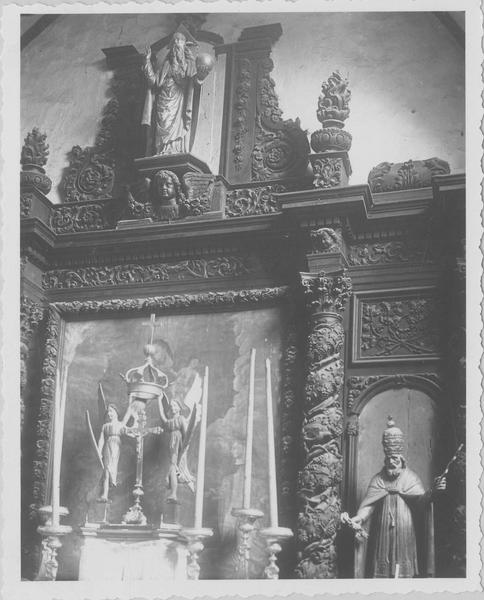 autel, retable, tableau : la Remise du rosaire à saint Dominique et sainte Catherine, 3 statues : Dieu le père, saint Laurent, saint Pierre (chapelle sud), vue partielle