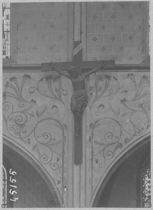 statue : Christ en croix