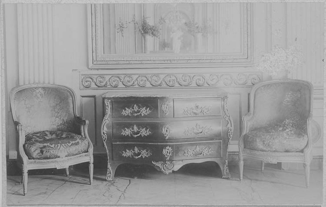 commode, fauteuil (bergère)