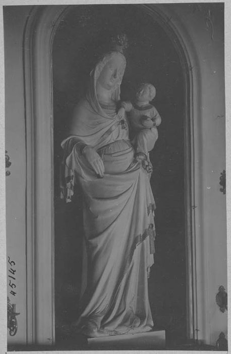 statue : Vierge à l'Enfant