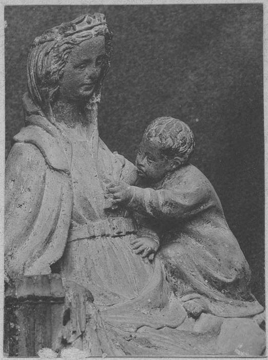 statue : Vierge à l'Enfant allaitant, vue partielle