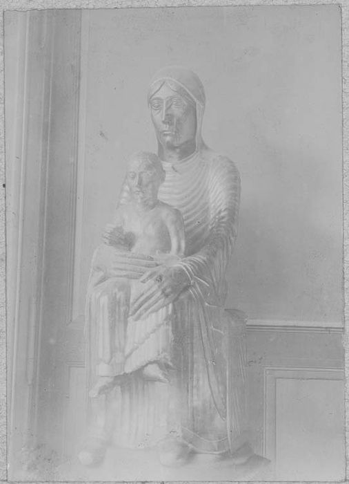 statue : Vierge noire en majesté