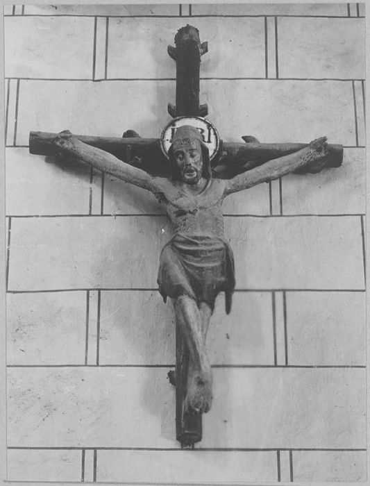 statue (crucifix) : Christ en croix