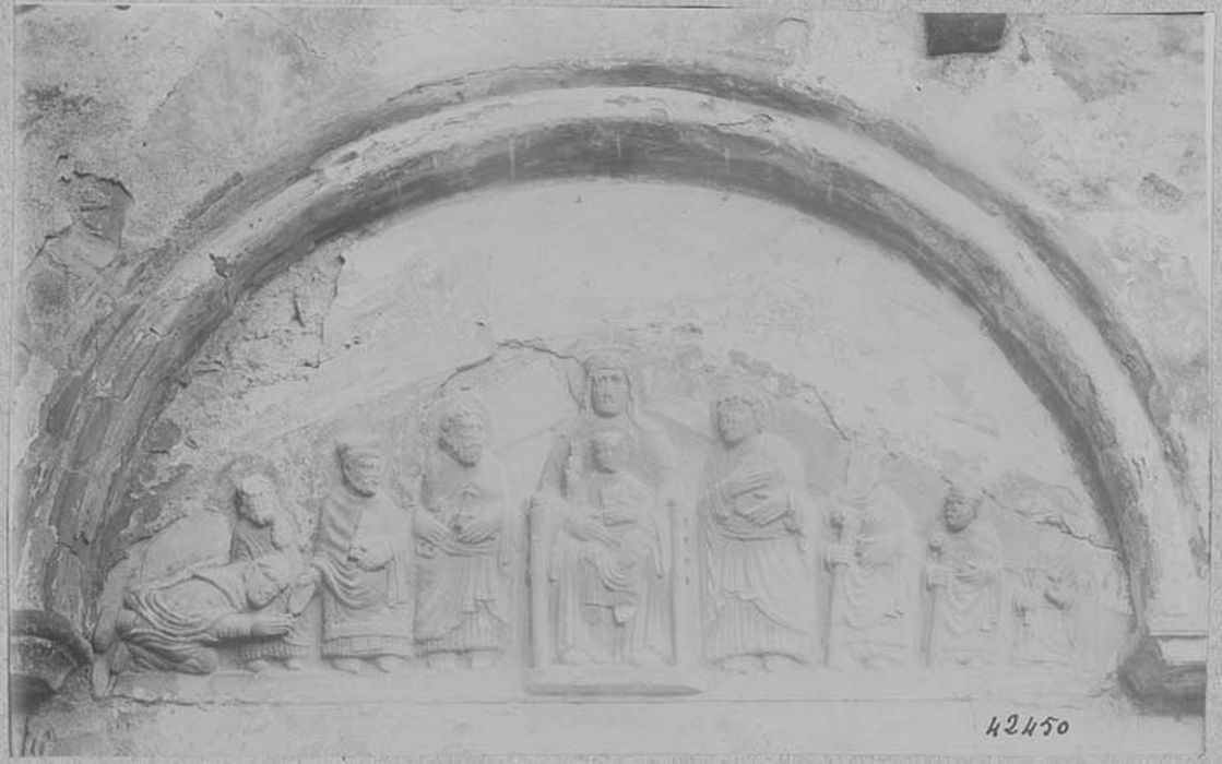 bas-relief : Vierge en majesté entre saint Pierre saint Jean saint Austremoine et des ecclésiastiques (la)