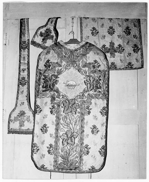 ornement liturgique : chasuble, étole, manipule et voile de calice - © Ministère de la Culture (France), Médiathèque du patrimoine et de la photographie, diffusion GrandPalaisRmn Photo