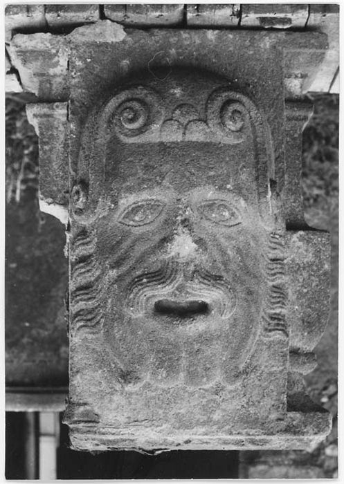 fragment lapidaire : Dé de balustrade