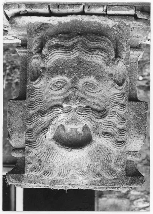 fragment lapidaire : Dé de balustrade