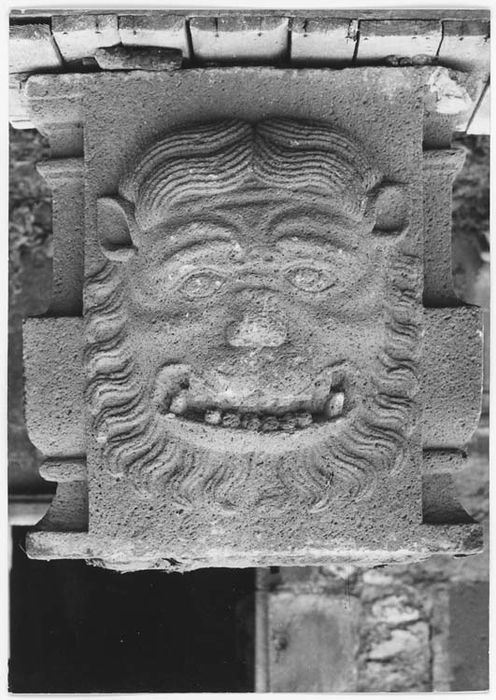 fragment lapidaire : Dé de balustrade