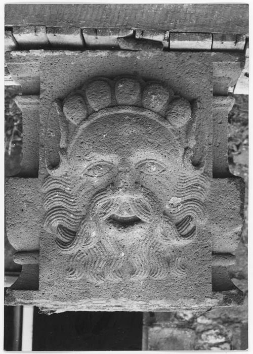 fragment lapidaire : Dé de balustrade