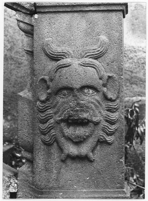 fragment lapidaire : Dé de balustrade