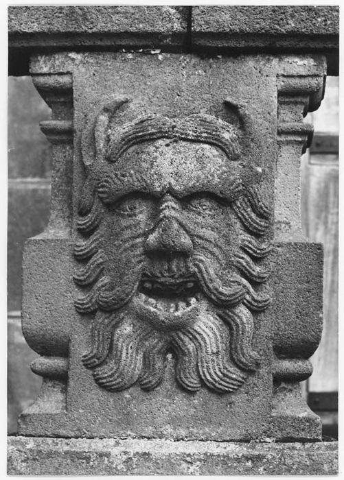 fragment lapidaire : Dé de balustrade