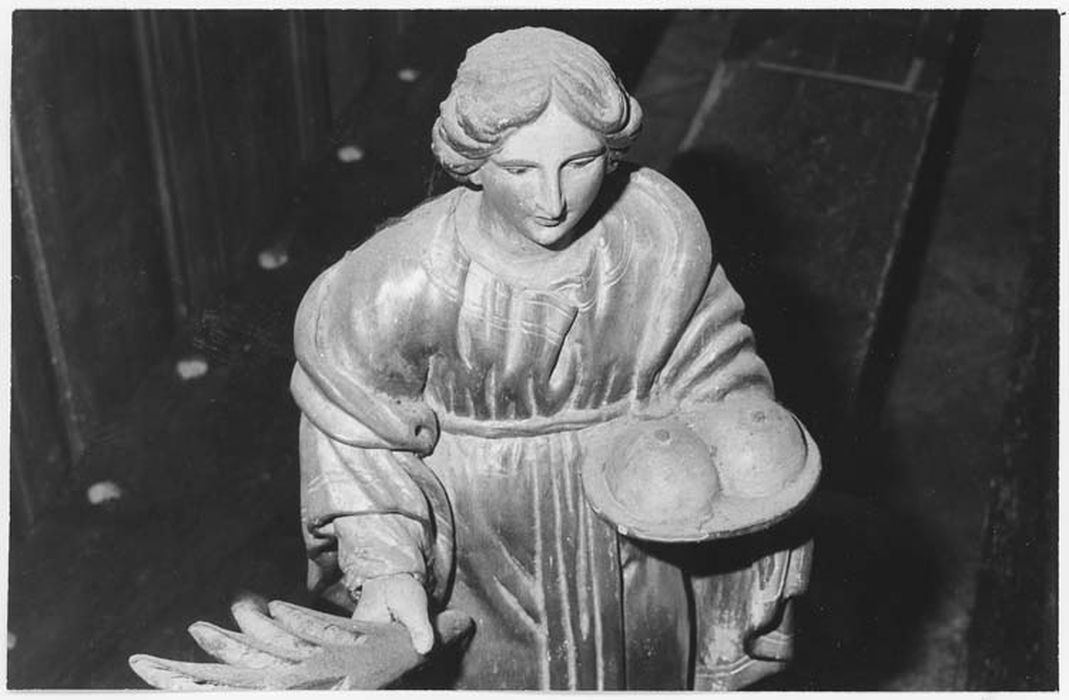 statue : Sainte Agathe, vue partielle