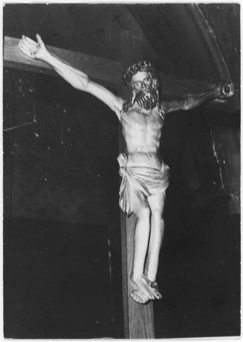 statue : Christ en croix